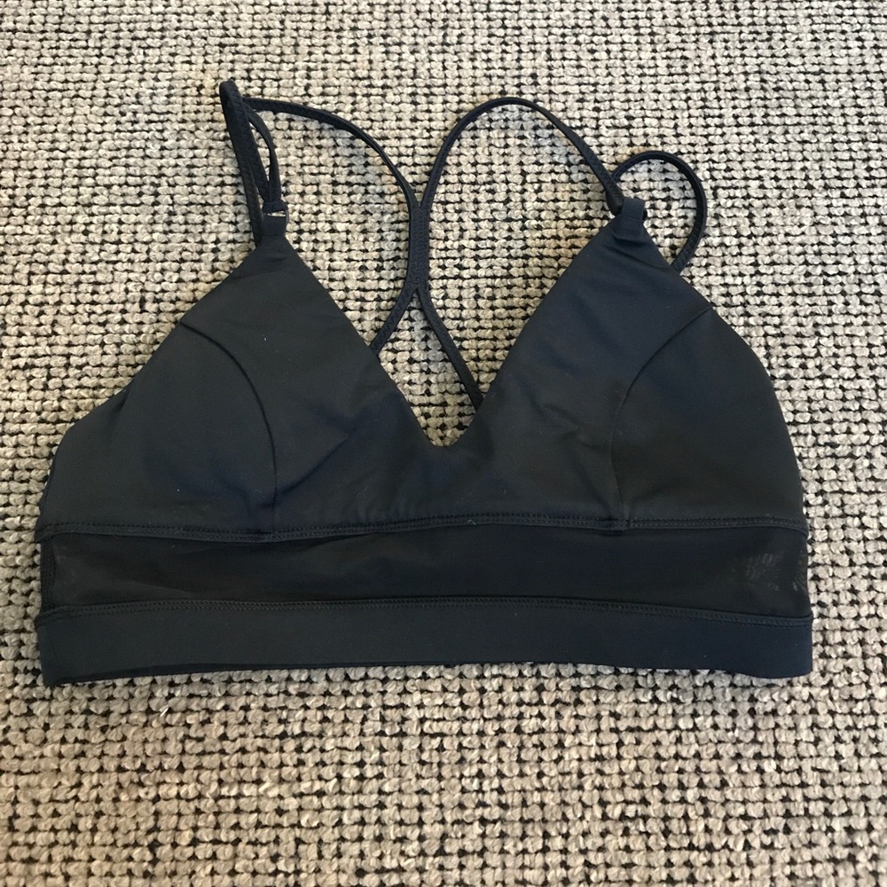 Black lululemon bra with pads size 2-4